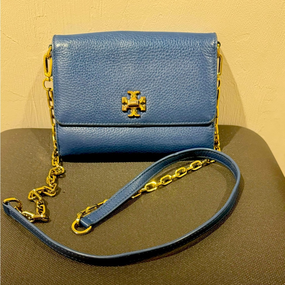 Tory Burch Wallet style crossbody purse.